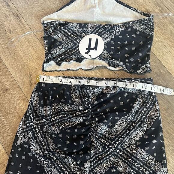Rebelflow Bandana Print
Matching Skirt Set size M - Picture 4 of 8